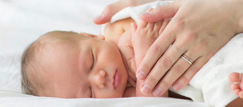 8 dicas de como lidar com o sono do bebê nas festas de fim de ano